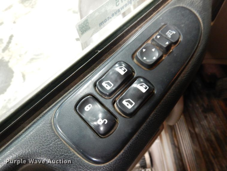 image for item IO9675 2012 Peterbilt 386  semi truck