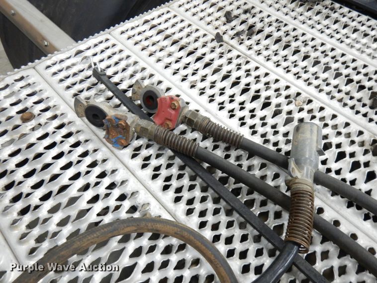 image for item IO9675 2012 Peterbilt 386  semi truck