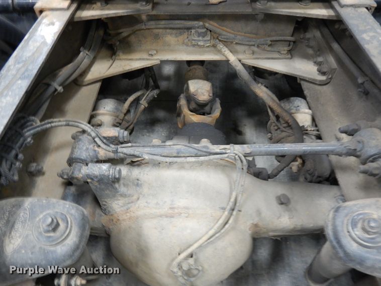 image for item IO9675 2012 Peterbilt 386  semi truck