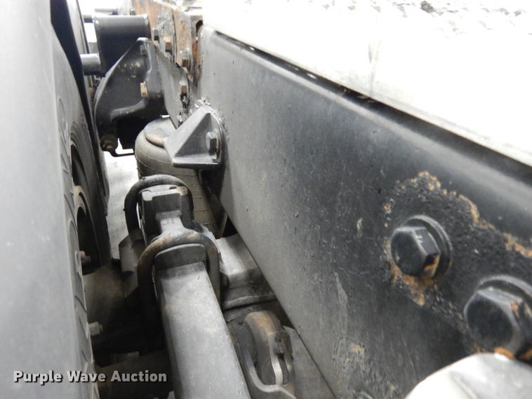 image for item IO9675 2012 Peterbilt 386  semi truck