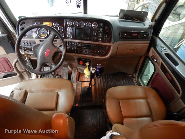 image for item IO9675 2012 Peterbilt 386  semi truck