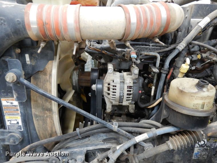 image for item IO9675 2012 Peterbilt 386  semi truck