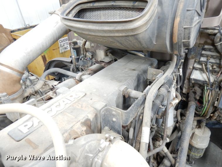 image for item IO9675 2012 Peterbilt 386  semi truck