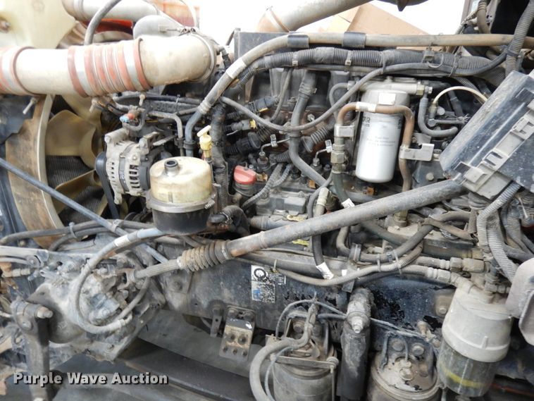 image for item IO9675 2012 Peterbilt 386  semi truck