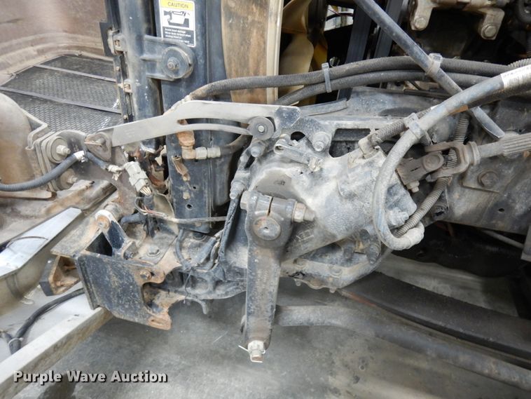 image for item IO9675 2012 Peterbilt 386  semi truck