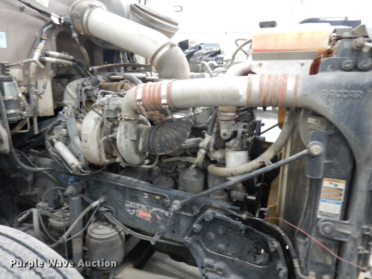 image for item IO9675 2012 Peterbilt 386  semi truck