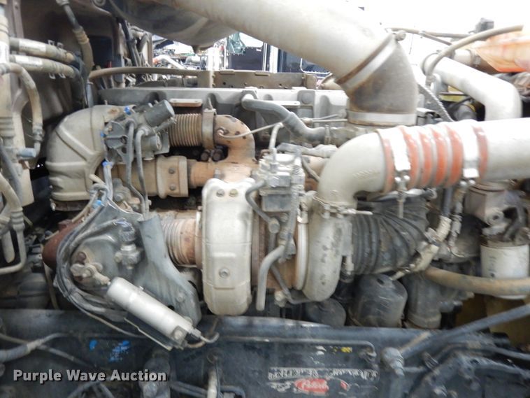 image for item IO9675 2012 Peterbilt 386  semi truck