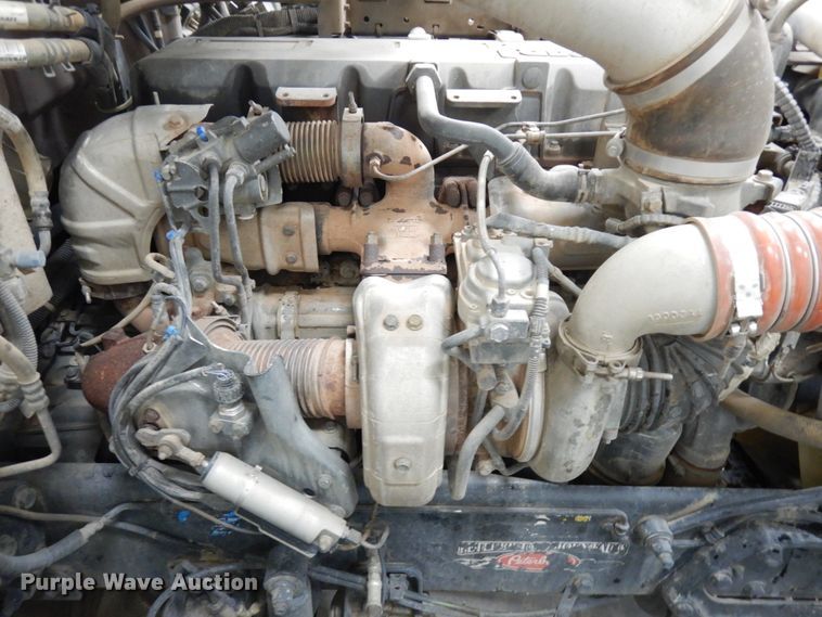 image for item IO9675 2012 Peterbilt 386  semi truck