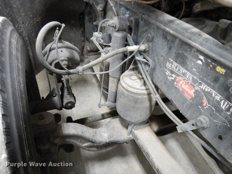 image for item IO9675 2012 Peterbilt 386  semi truck