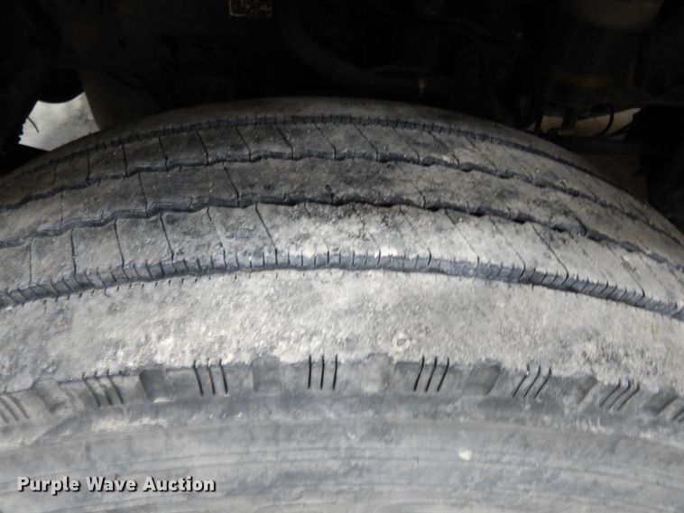 image for item IO9675 2012 Peterbilt 386  semi truck