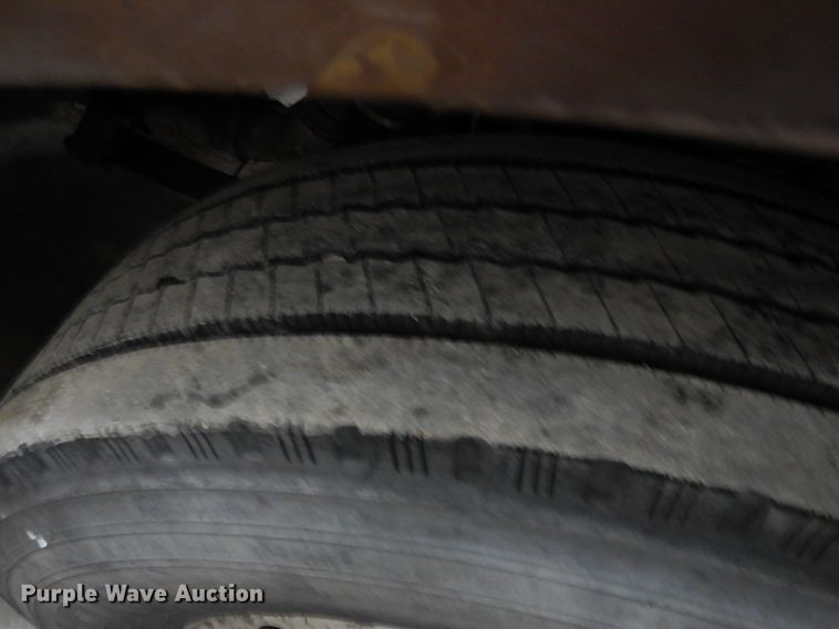 image for item IO9675 2012 Peterbilt 386  semi truck