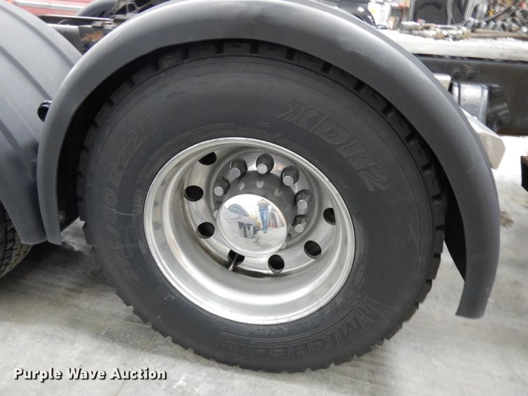 image for item IO9675 2012 Peterbilt 386  semi truck