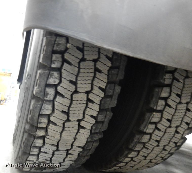 image for item IO9675 2012 Peterbilt 386  semi truck