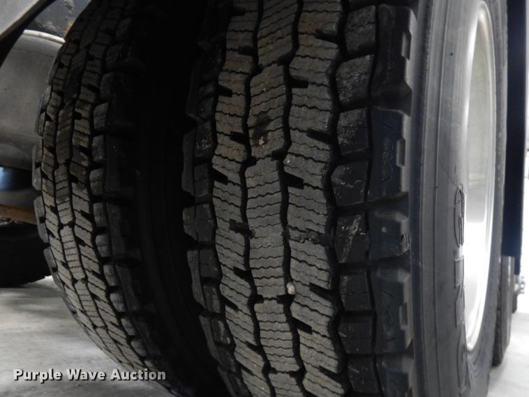 image for item IO9675 2012 Peterbilt 386  semi truck