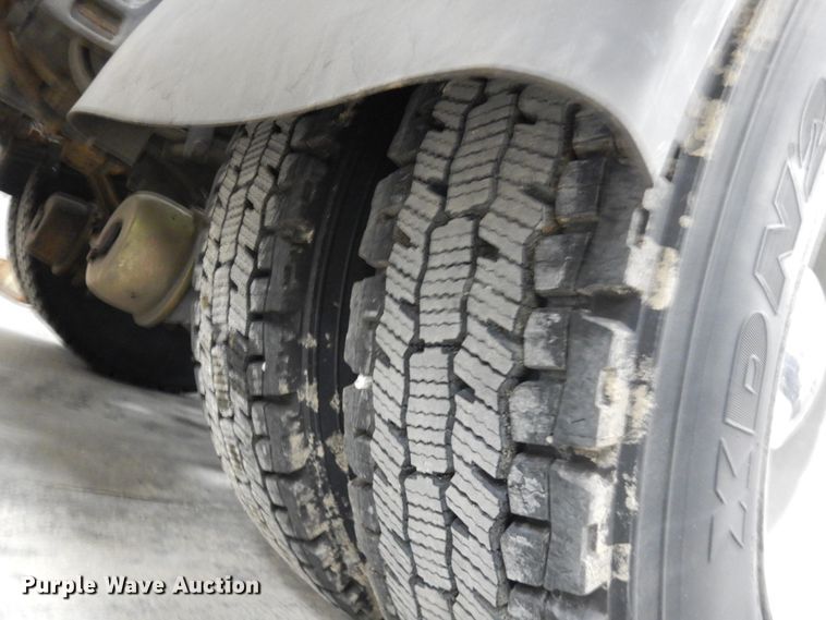 image for item IO9675 2012 Peterbilt 386  semi truck