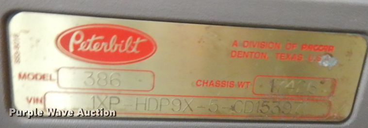 image for item IO9675 2012 Peterbilt 386  semi truck