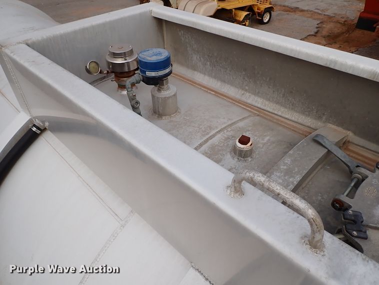 image for item IS9391 2015 Dragon  tank trailer