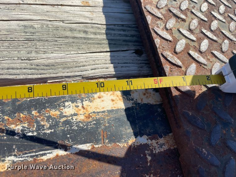 image for item IX9651 1999 Lufkin SE  extendable flatbed trailer