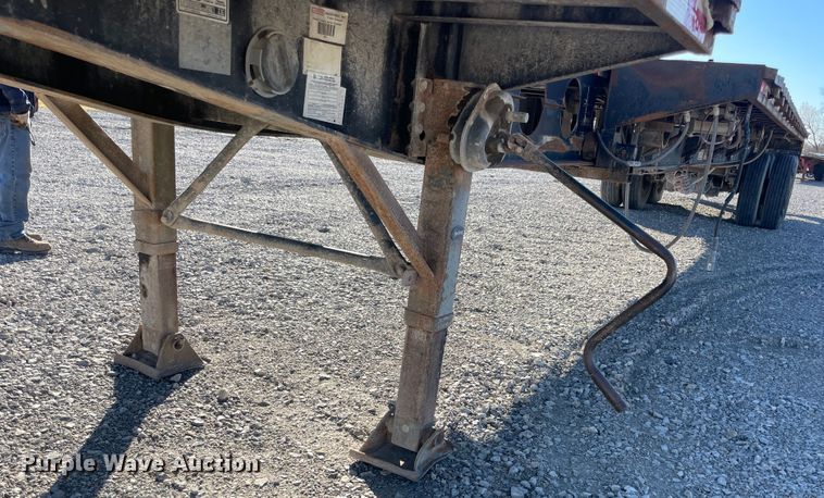 image for item IX9651 1999 Lufkin SE  extendable flatbed trailer