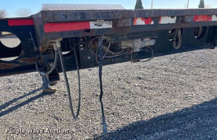 image for item IX9651 1999 Lufkin SE  extendable flatbed trailer