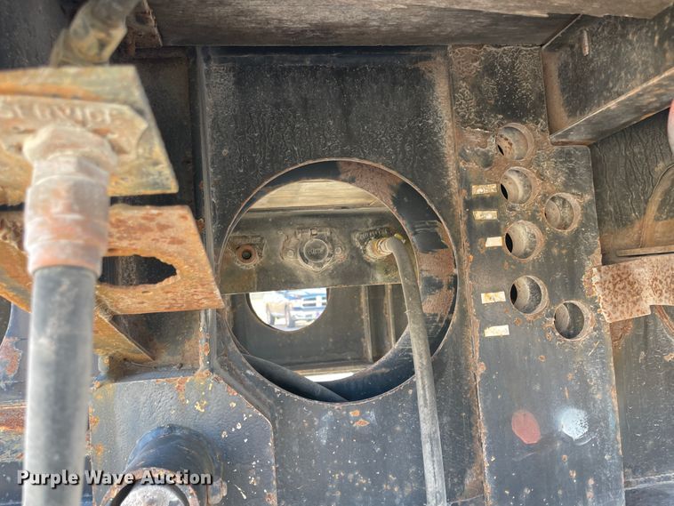 image for item IX9651 1999 Lufkin SE  extendable flatbed trailer