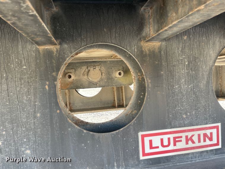 image for item IX9651 1999 Lufkin SE  extendable flatbed trailer