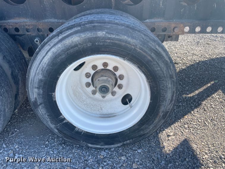 image for item IX9651 1999 Lufkin SE  extendable flatbed trailer