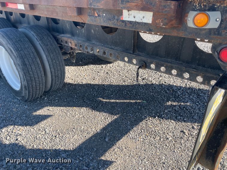 image for item IX9651 1999 Lufkin SE  extendable flatbed trailer
