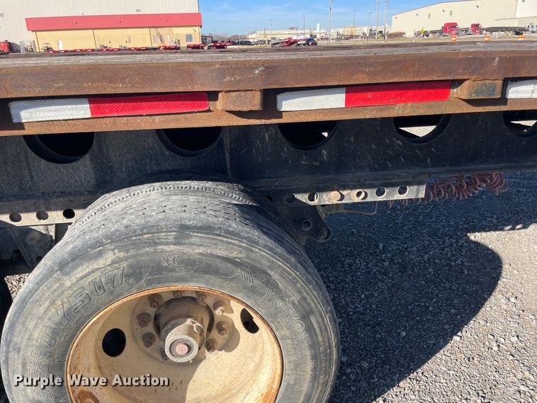 image for item IX9651 1999 Lufkin SE  extendable flatbed trailer