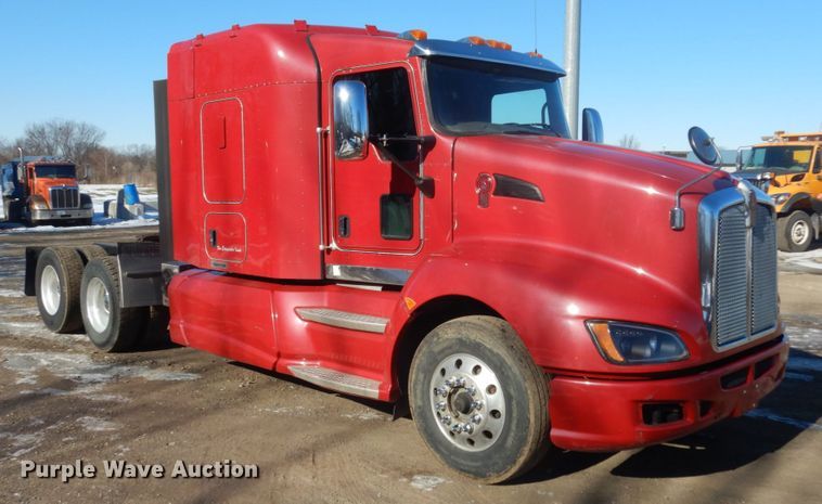 image for item JK9830 2013 Kenworth T660  semi truck