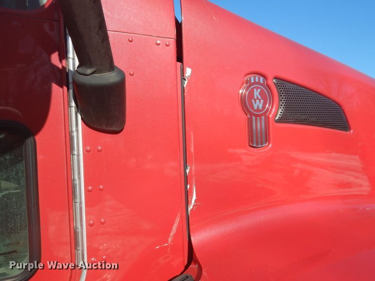 image for item JK9830 2013 Kenworth T660  semi truck