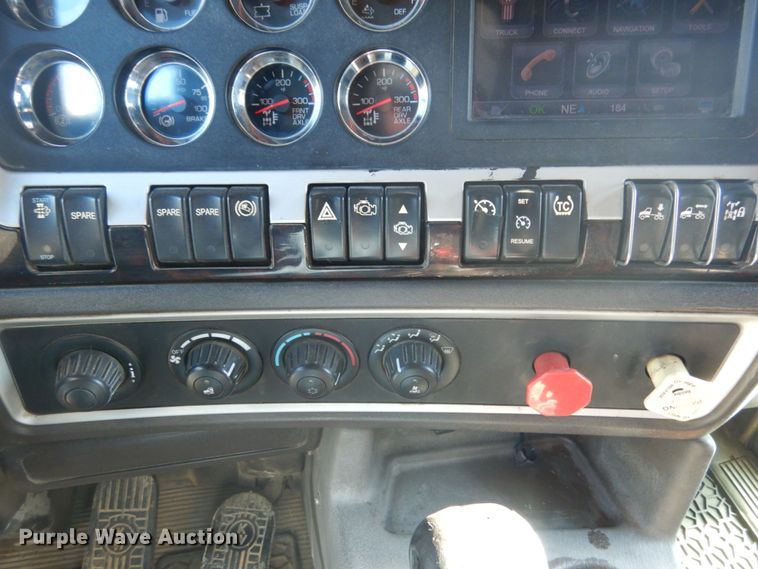 image for item JK9830 2013 Kenworth T660  semi truck