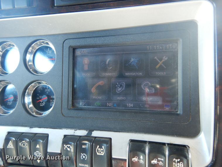 image for item JK9830 2013 Kenworth T660  semi truck