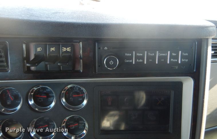 image for item JK9830 2013 Kenworth T660  semi truck