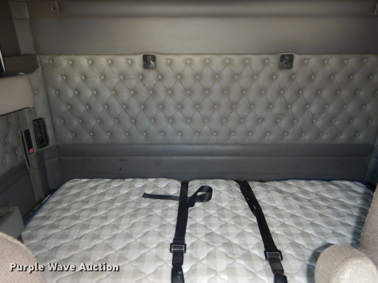 image for item JK9830 2013 Kenworth T660  semi truck