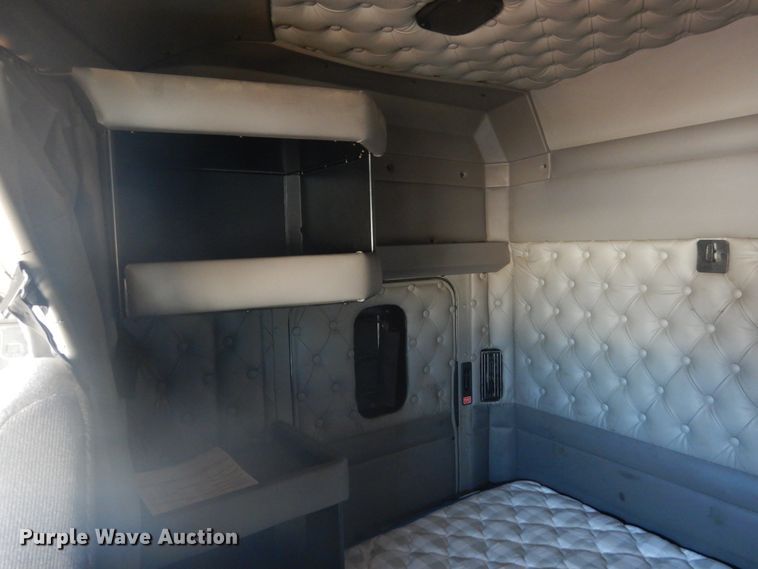 image for item JK9830 2013 Kenworth T660  semi truck