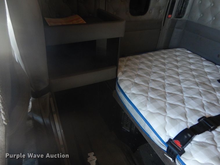 image for item JK9830 2013 Kenworth T660  semi truck