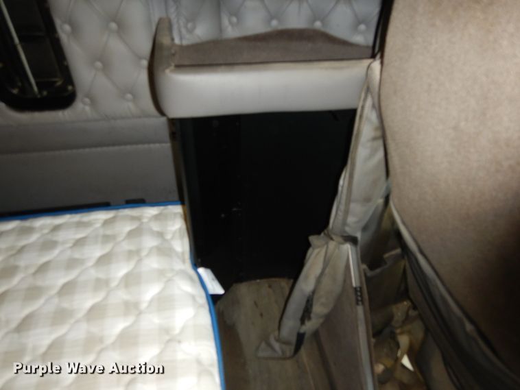 image for item JK9830 2013 Kenworth T660  semi truck