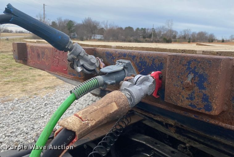 image for item JN9155 1996 Lufkin  flatbed trailer