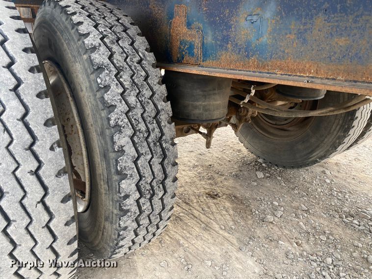 image for item JN9155 1996 Lufkin  flatbed trailer