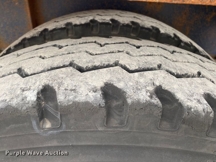 image for item JN9155 1996 Lufkin  flatbed trailer