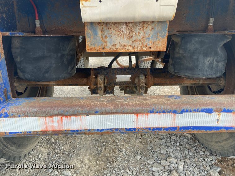 image for item JN9155 1996 Lufkin  flatbed trailer