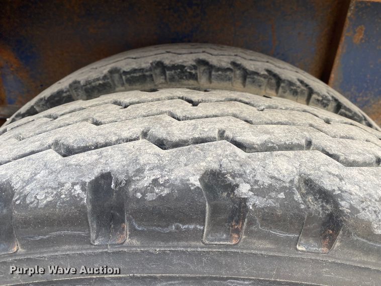 image for item JN9155 1996 Lufkin  flatbed trailer