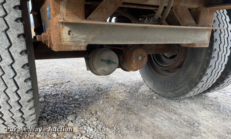 image for item JN9155 1996 Lufkin  flatbed trailer