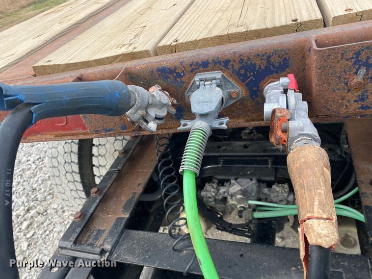 image for item JN9155 1996 Lufkin  flatbed trailer