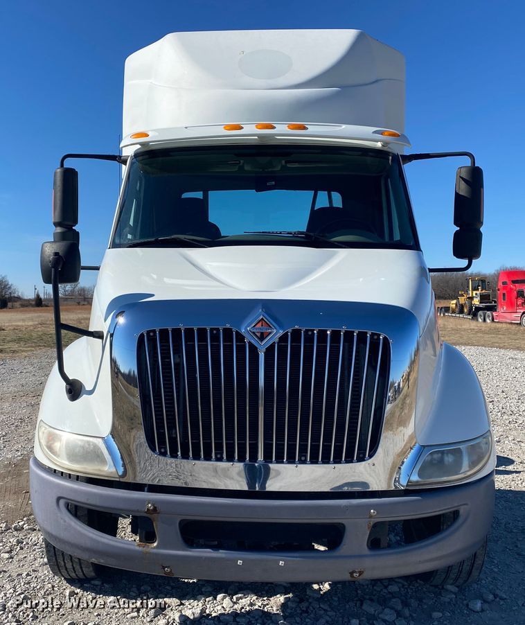 image for item JN9167 2012 International 8600  semi truck