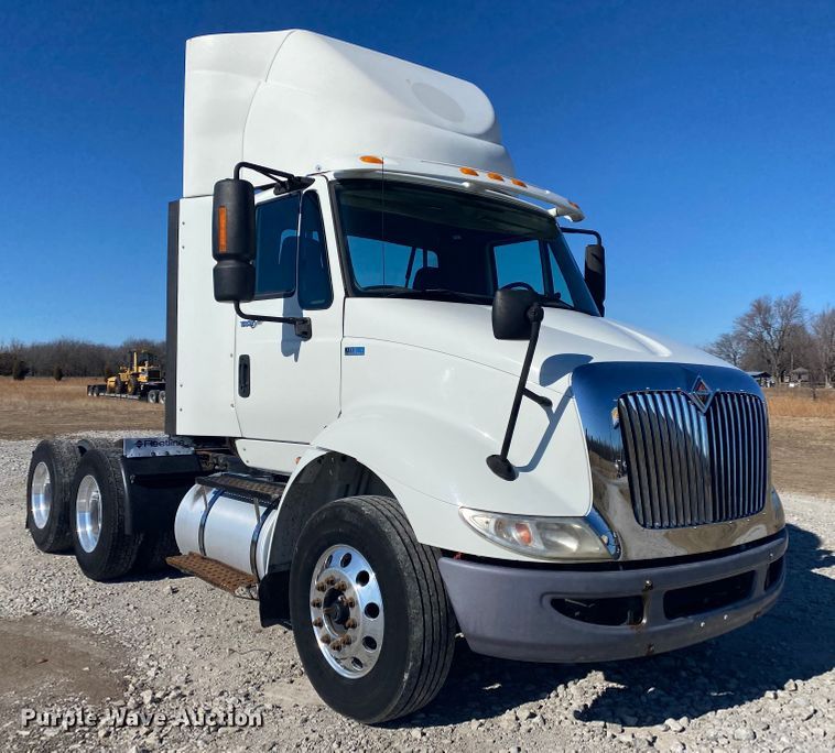 image for item JN9167 2012 International 8600  semi truck