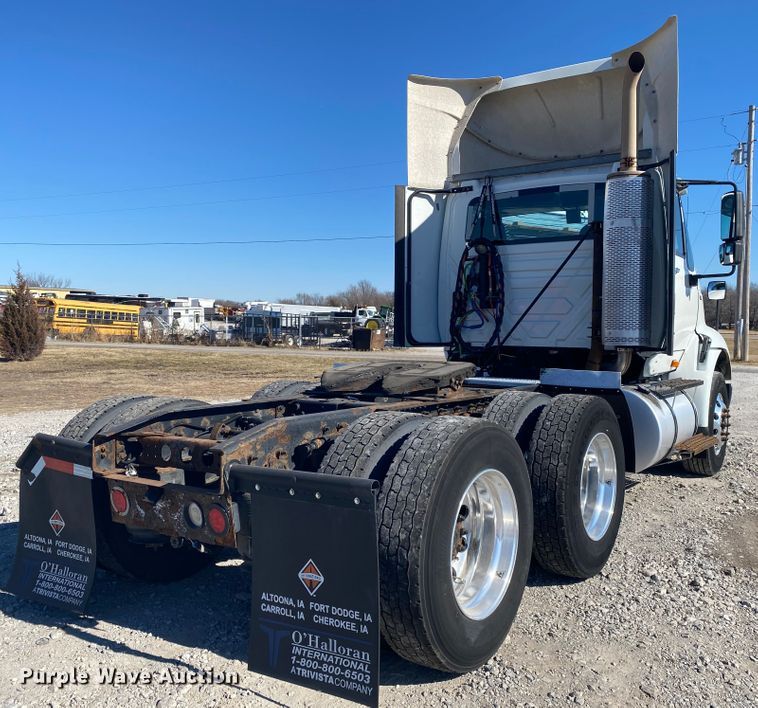 image for item JN9167 2012 International 8600  semi truck