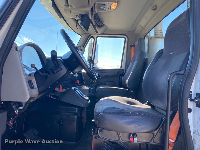 image for item JN9167 2012 International 8600  semi truck