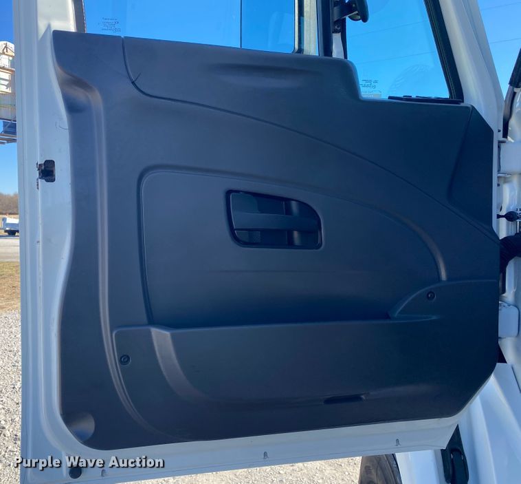 image for item JN9167 2012 International 8600  semi truck